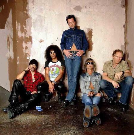 VELVET REVOLVER